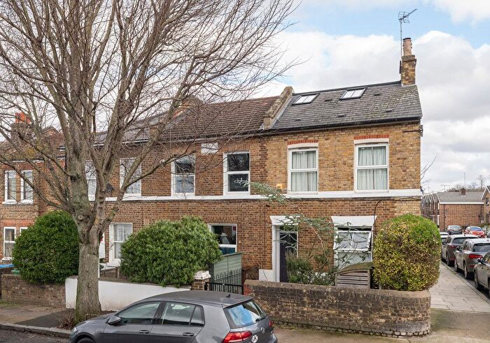 3 Bedroom Terraced House For Sale In Nunhead Grove, Nunhead, SE15