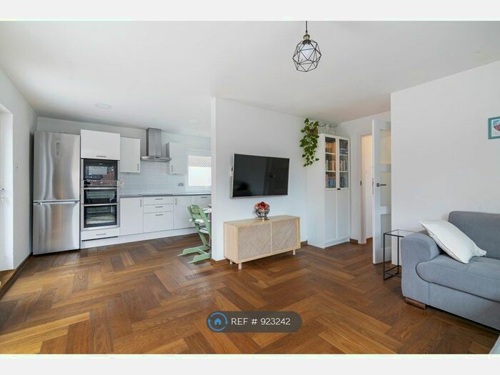 2 Bedroom Flat To Rent In Albury Street, London, SE8