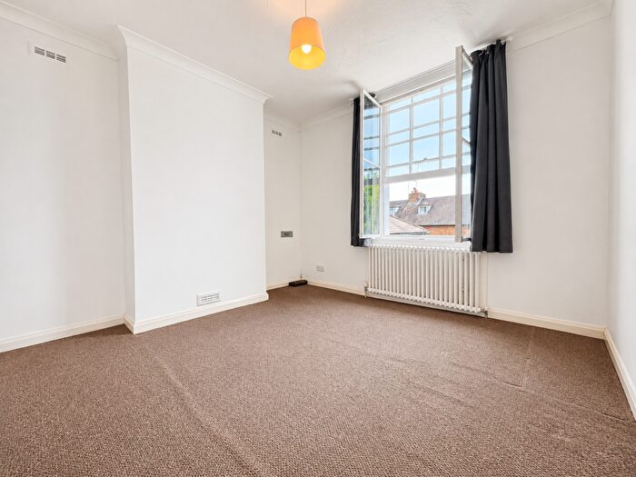 1 Bedroom Flat To Rent In The Hollies, Greenhithe, DA9