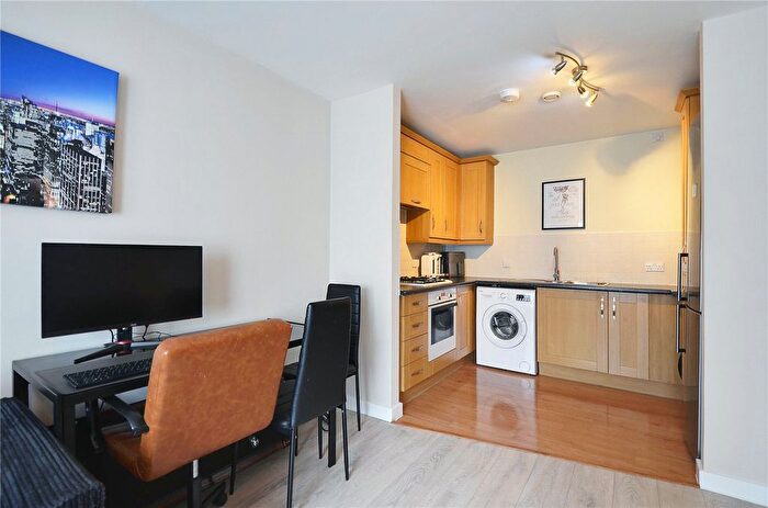 1 Bedroom Flat For Sale In Chatham Place, Reading, Berkshire, RG1