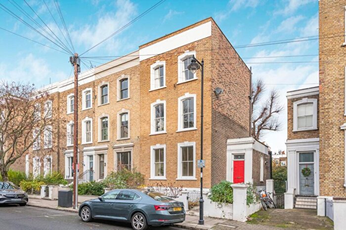 3 Bedroom Maisonette For Sale In Northchurch Road, London, N1