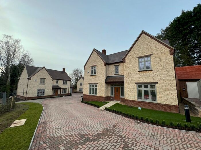 4 Bedroom Detached House For Sale In Roade Hill, Ashton, Northampton, NN7