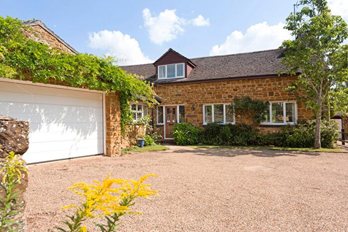 4 Bedroom Detached House For Sale In Tanners Lane, Adderbury, OX17