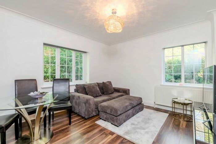 2 Bedroom Flat For Sale In Sudbury Hill, Harrow On The Hill, Harrow, HA1