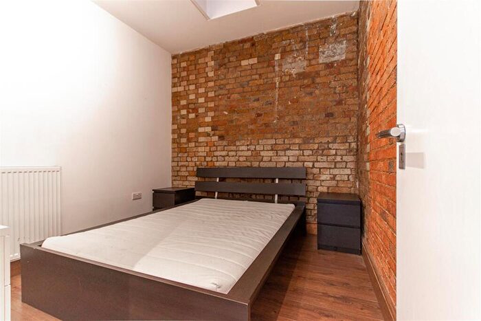 2 Bedroom Apartment To Rent In Prince Of Wales Passage, London, NW1