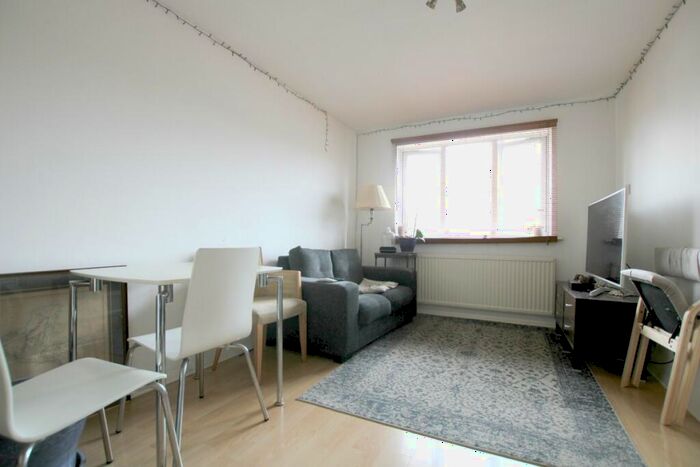 1 Bedroom Flat To Rent In Cornmow Drive, Dollis Hill, NW10