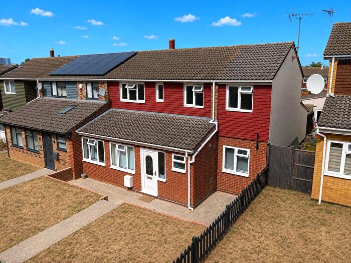 6 Bedroom End Of Terrace House To Rent In Julius Gardens, Luton, Bedfordshire, LU3