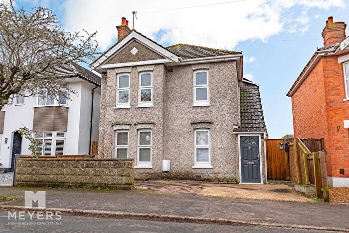 3 Bedroom Flat For Sale In Jumpers Avenue, Christchurch, BH23