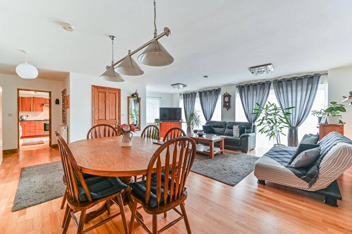 2 Bedroom Flat To Rent In Hayes Lane, Coulsdon, Kenley, CR8