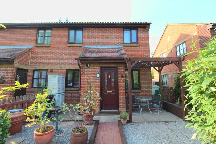 1 Bedroom End Of Terrace House To Rent In Dutch Barn Close, Stanwell, Staines-Upon-Thames, TW19