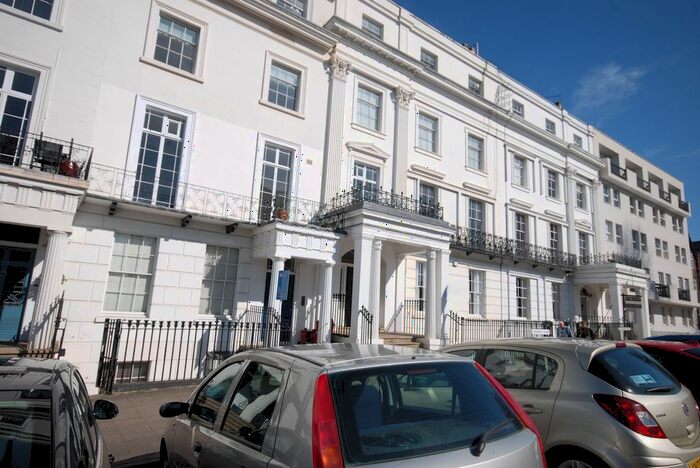 3 Bedroom Flat To Rent In Top Floor Flat, , Clarendon Square, Leamington Spa, Warwickshire, CV32