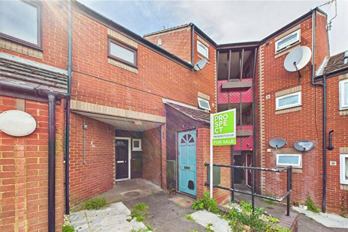 1 Bedroom Maisonette To Rent In Lock Place, Reading, Berkshire, RG1