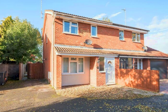 3 Bedroom Terraced House To Rent In Alder Close, Woodhall Park, SN2