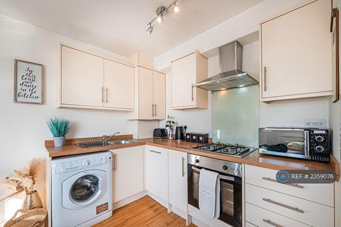 3 Bedroom Flat To Rent In Newcastle Road, Reading, RG2