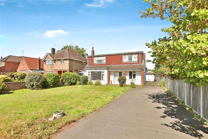 3 Bedroom Detached Bungalow For Sale In Wroxham Road, Norwich, NR7