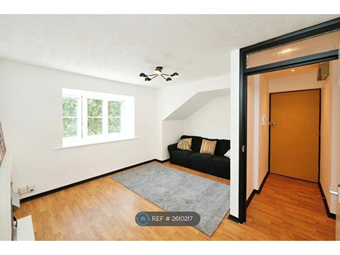 2 Bedroom Flat To Rent In Bradley Stoke, Bristol, BS32