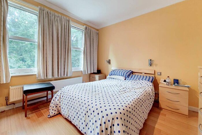 3 Bedroom Detached House For Sale In The Myrke, Slough, SL3