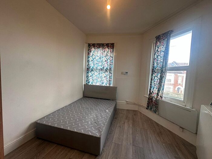1 Bedroom Flat To Rent In London, NW10
