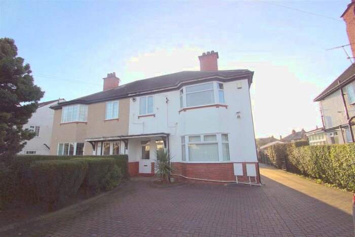 2 Bedroom Flat To Rent In Oakwood Lane, Roundhay, Leeds LS8