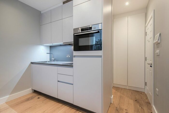 Studio To Rent In Warwick Road, London, SW5