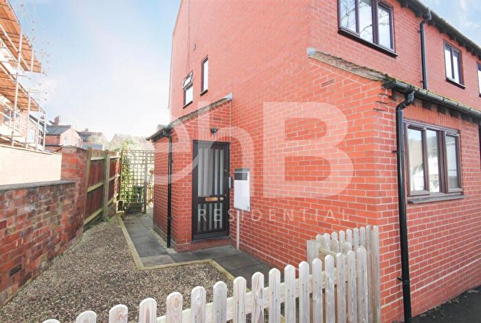 2 Bedroom Maisonette To Rent In Victoria Mews, Warwick, CV34