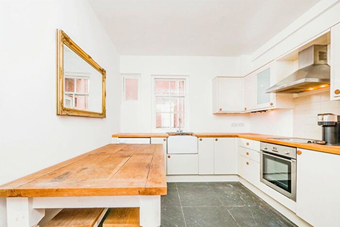 1 Bedroom Apartment For Sale In Westgate Street, Cardiff, CF10