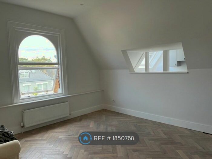 1 Bedroom Flat To Rent In Longley Road, London, SW17