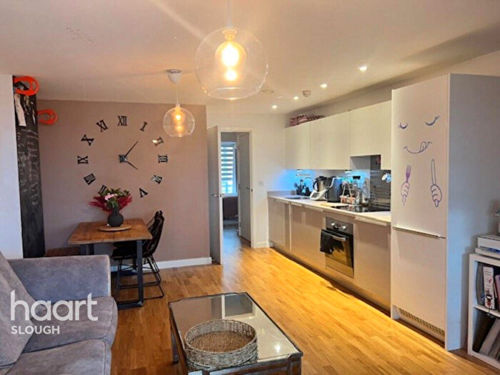 2 Bedroom Apartment For Sale In Windsor Road, Slough, SL1