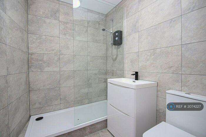 3 Bedroom Flat To Rent In Ingram Street, Glasgow, G1