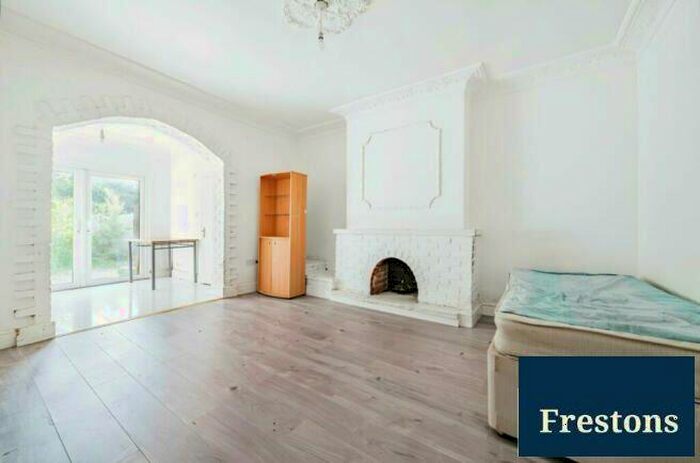 1 Bedroom Apartment To Rent In Southbury Road, Enfield, London, EN1