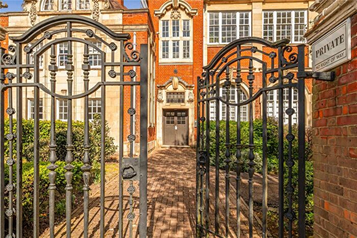 2 Bedroom Flat For Sale In Corrib Court, Crothall Close, Palmers Green, London, N13