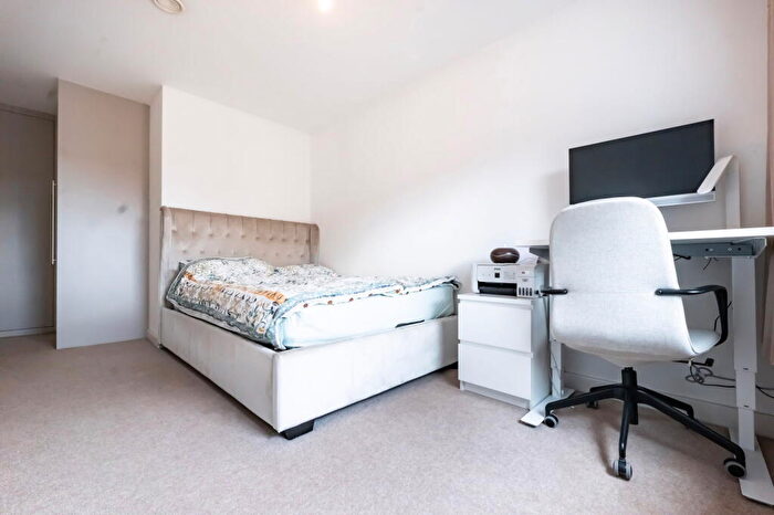 2 Bedroom Flat For Sale In Homesdale Road, Bromley, BR2