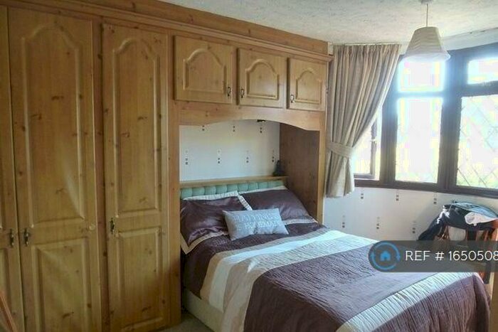 4 Bedroom Semi-Detached House To Rent In Stanford Road, Luton, LU2