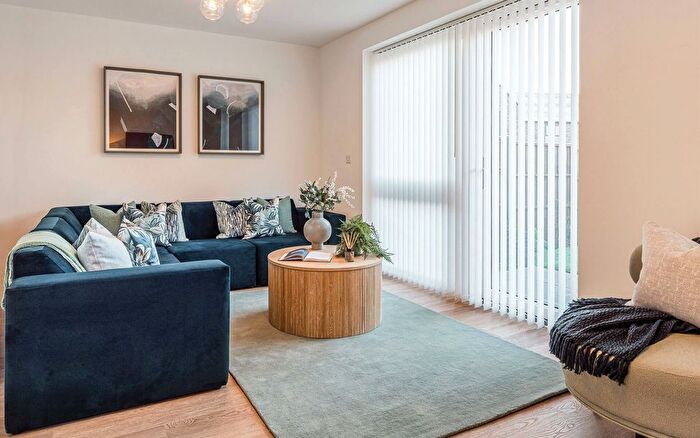 2 Bedroom Flat For Sale In Thanet Way, Whitstable, CT5