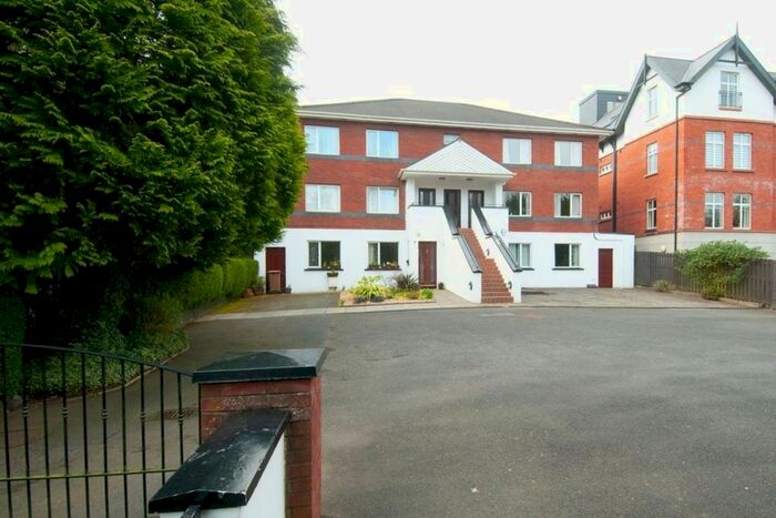 2 Bedroom Flat To Rent In Deramore Park South, Belfast, BT9