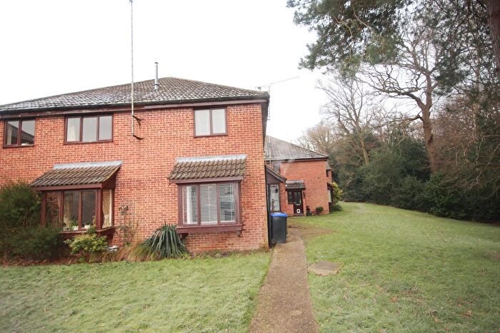 1 Bedroom Terraced House To Rent In Langtons Meadow, Farnham Common, Slough, SL2