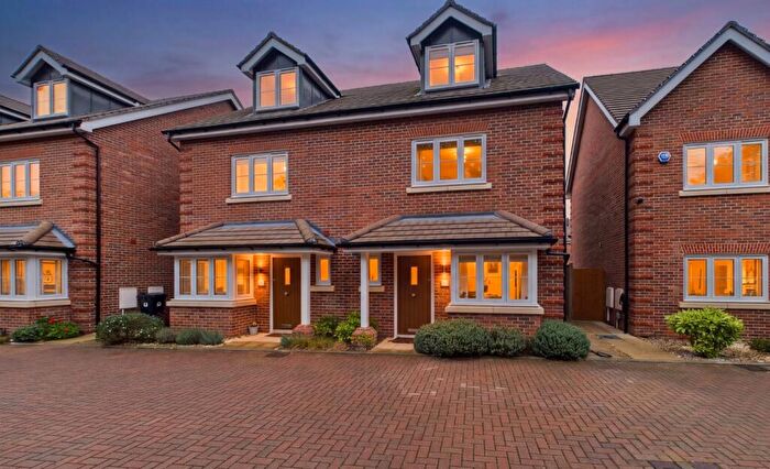3 Bedroom Semi-Detached House For Sale In Rose Grove, Woodley, Reading, Berkshire, RG5