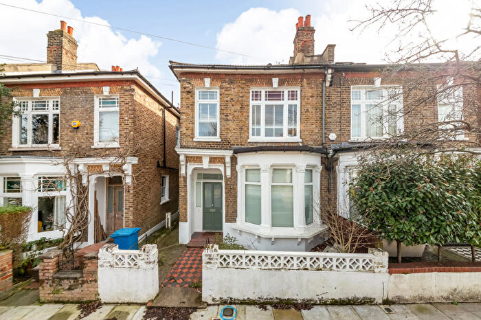 3 Bedroom Apartment To Rent In Trossachs Road, London, SE22