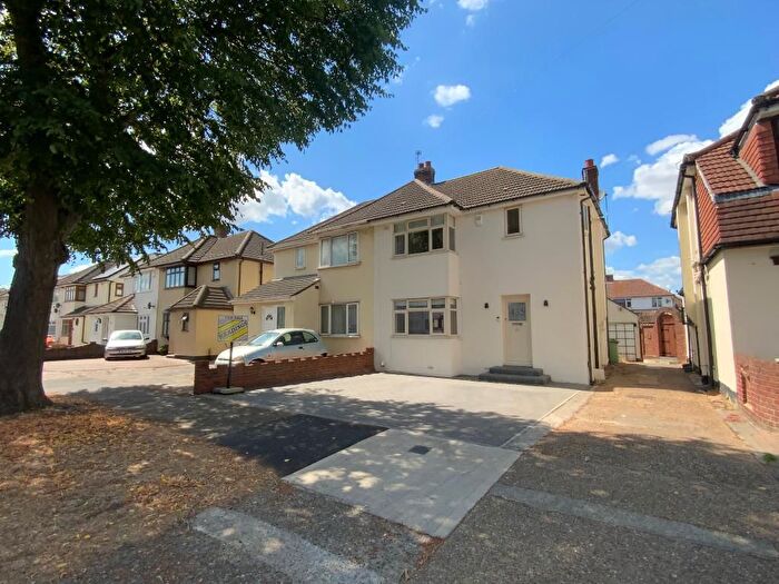 3 Bedroom Semi-Detached House For Sale In South End Road, Hornchurch, RM12