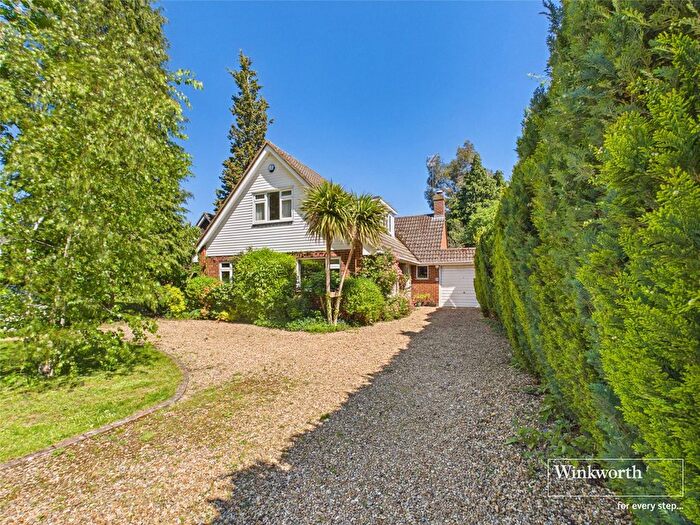 3 Bedroom Detached House For Sale In Orchard Close, Shiplake Cross, Henley-On-Thames, Oxfordshire, RG9