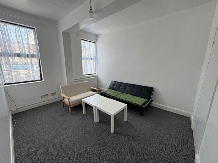 1 Bedroom Flat To Rent In King Street, Southall, UB2