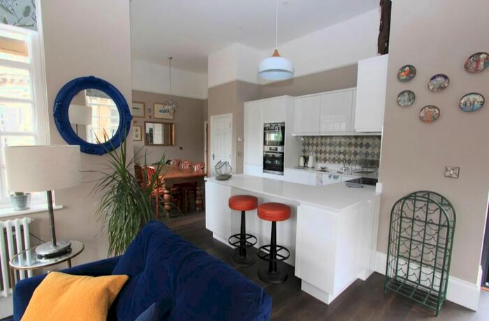 2 Bedroom Flat To Rent In Spear Mews, London, SW5