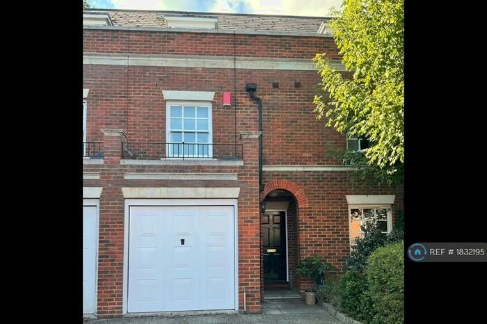 3 Bedroom Terraced House To Rent In Milman Court, Winchester, SO23