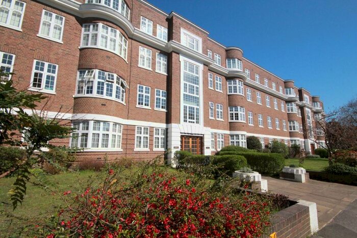 2 Bedroom Flat To Rent In Wimbledon Close, The Downs, Wimbledon, SW20