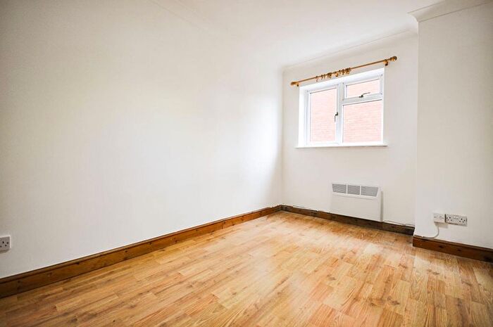 1 Bedroom Flat To Rent In Clapham Road, Bedford, MK41