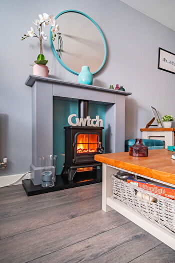 4 Bedroom Link Detached House For Sale In Avington Way, Sherfield-on-Loddon, RG27