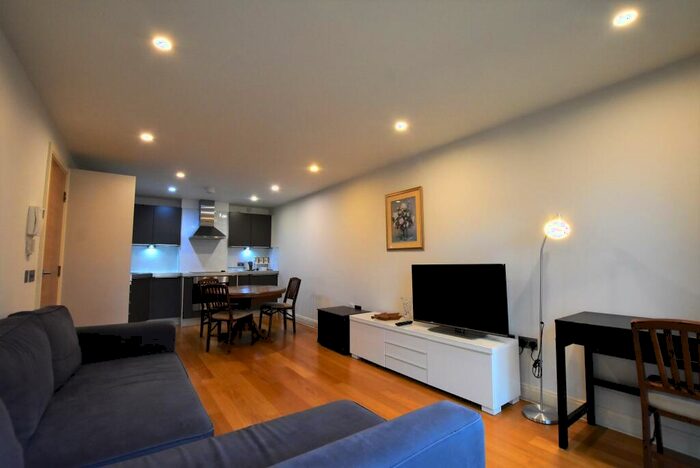 1 Bedroom Flat To Rent In Wheston Lodge, Holden Avenue, Woodside Park, London, N12