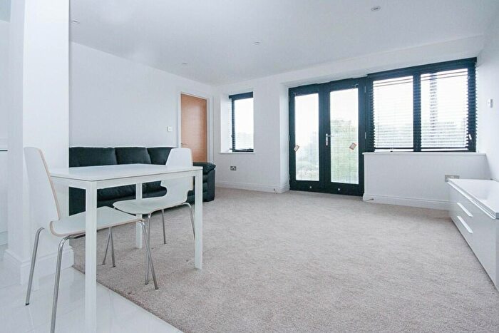 2 Bedroom Apartment To Rent In High Street, Brentwood, Essex, CM14