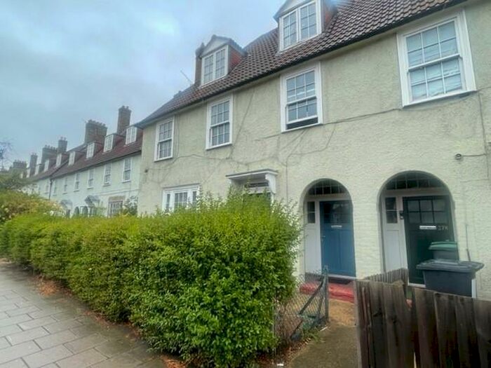 3 Bedroom Maisonette To Rent In Lordship Lane, London, N17