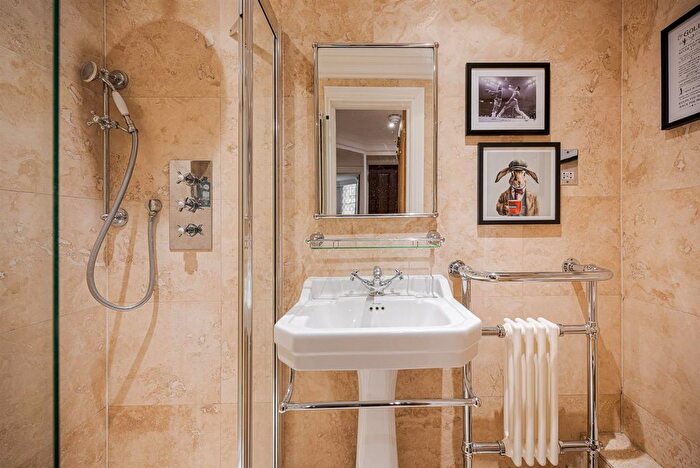 2 Bedroom Flat For Sale In Collingham Road, London, SW5